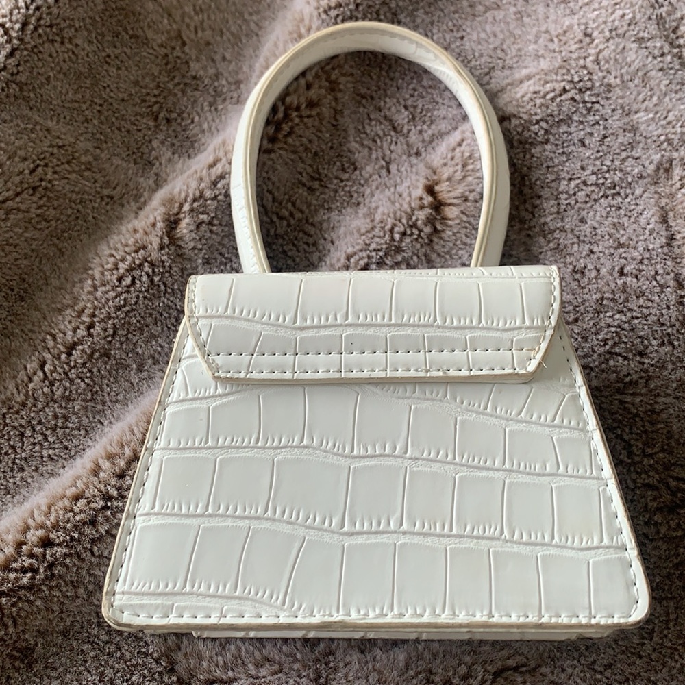 White purse - Picture 4 of 5